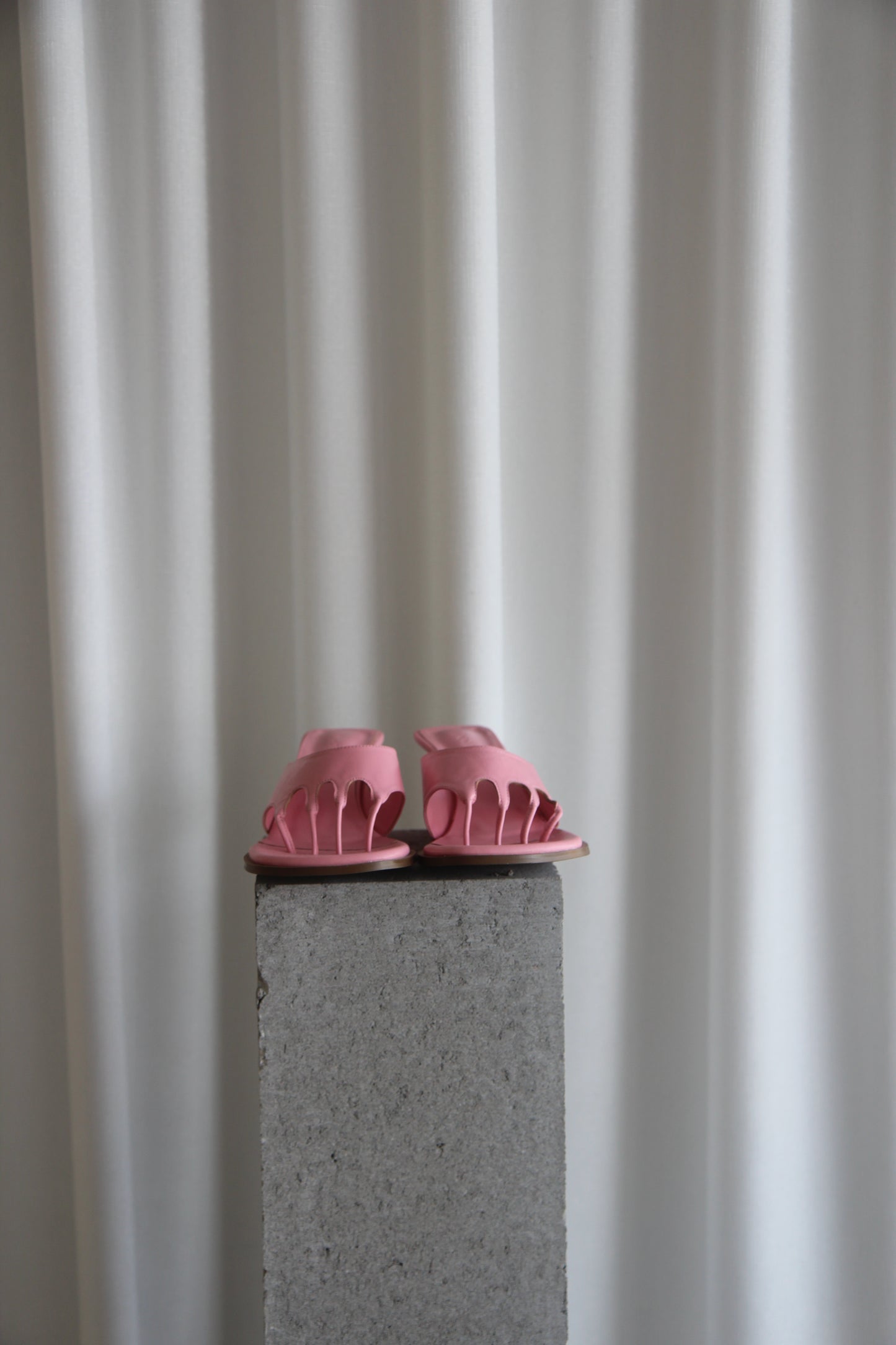 TOE POST WEDGE PINK