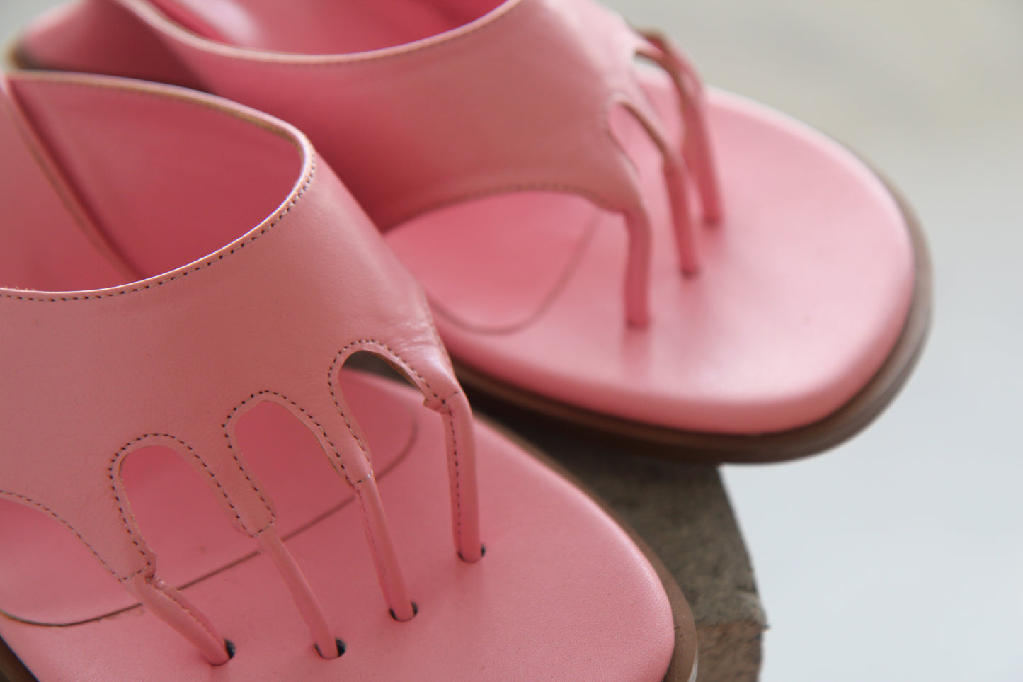 TOE POST WEDGE PINK