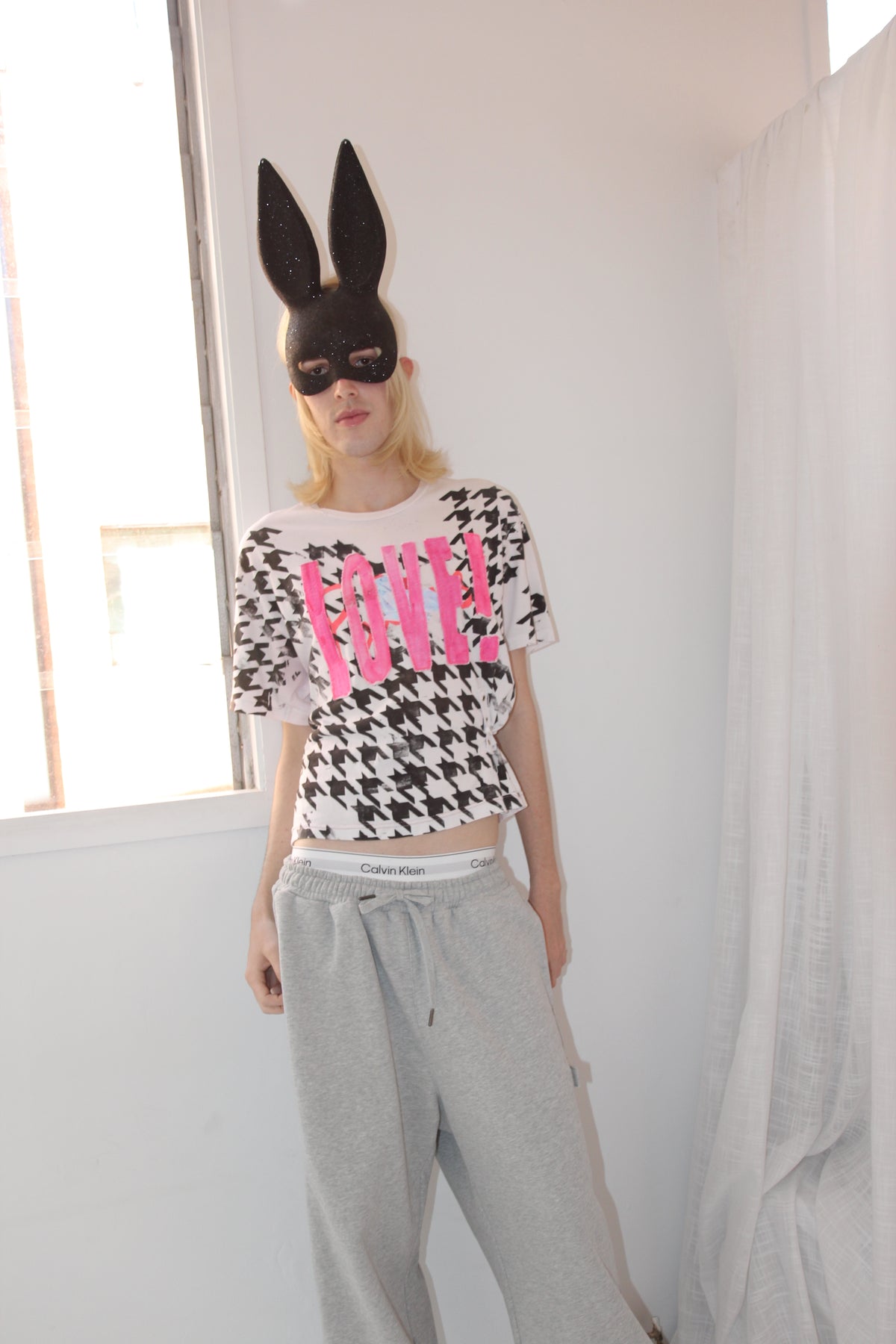 LOVE! Tee B&W